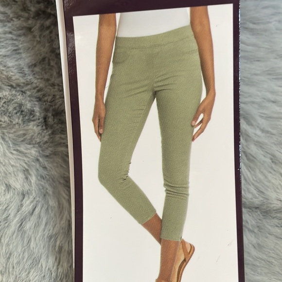 Gloria Vanderbilt- Pull on Crop pants - Picture 4 of 4